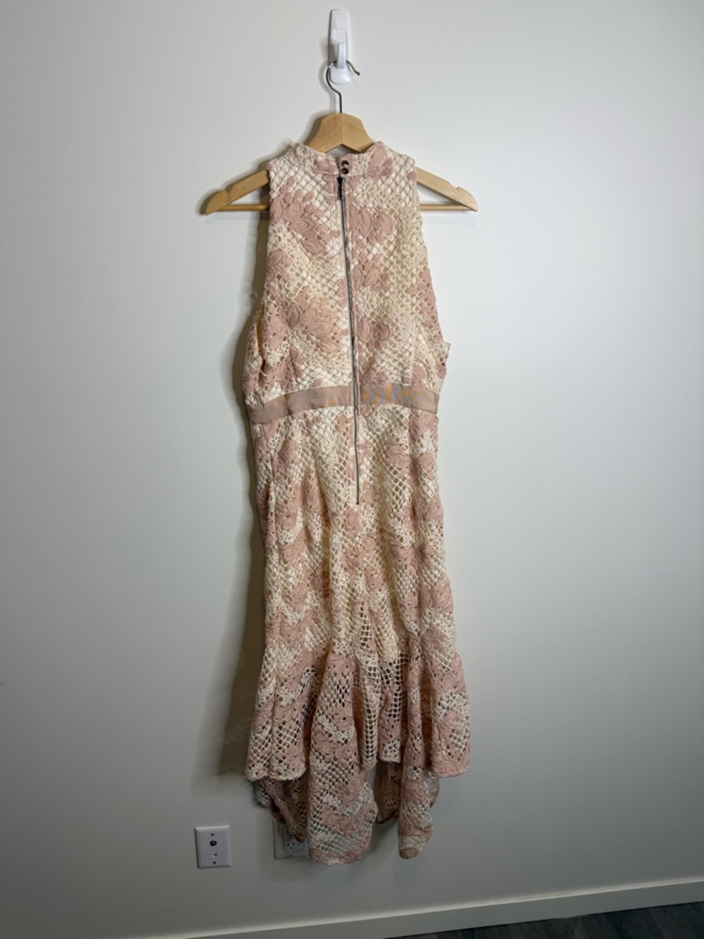 KEEPSAKE the Label Blush Pink Cream Crochet Midi Dress no air lace size 8 NWT - Picture 8 of 10